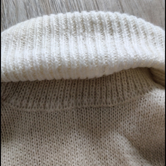 White high neck sweater - Picture 2 of 6